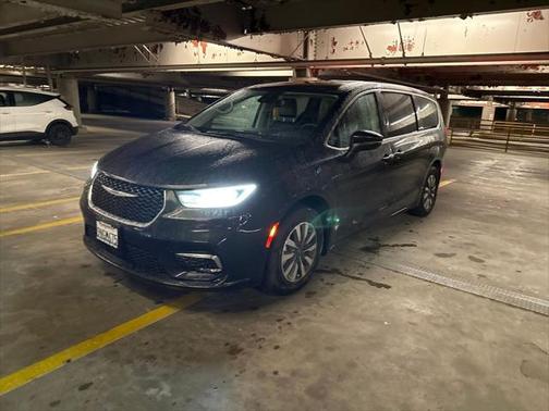 2023 Chrysler Pacifica Hybrid Touring L