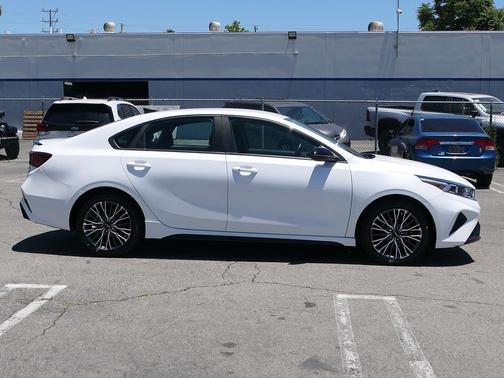 Snow White Pearl 2023 Kia Forte GT-Line