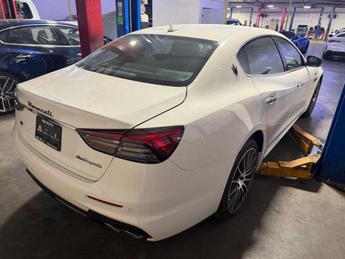 2024 Maserati Quattroporte Modena Ultima Q4