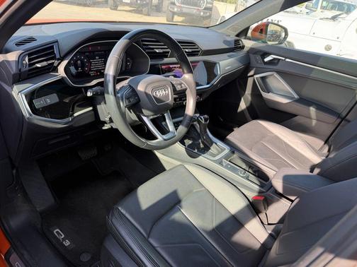 2024 Audi Q3 Premium 45 TFSI S line quattro Tiptronic