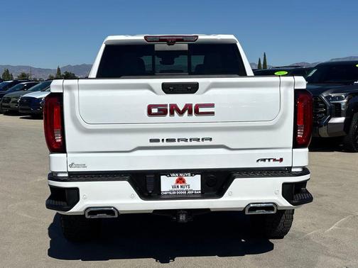 2023 GMC Sierra 1500 AT4