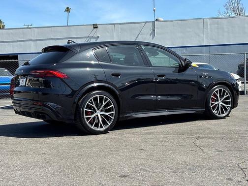 Nero Tempesta Metallic 2024 Maserati Grecale Trofeo
