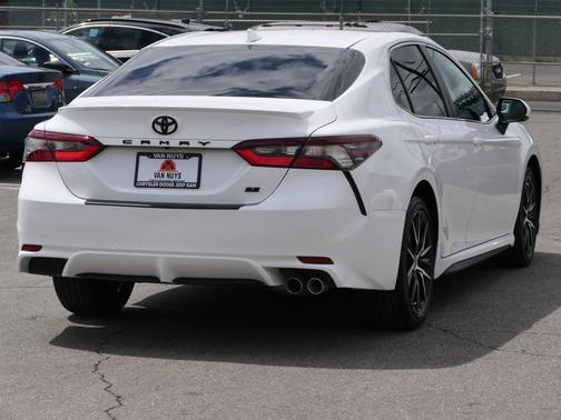 Ice 2023 Toyota Camry SE