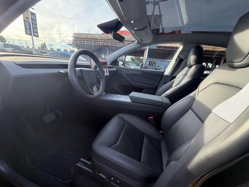 2026 Tesla Model Y Premium Rear-Wheel Drive