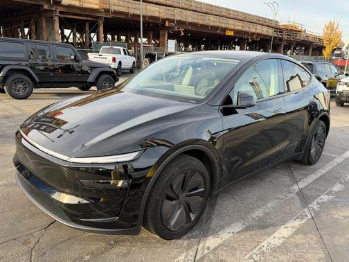 2026 Tesla Model Y Premium Rear-Wheel Drive