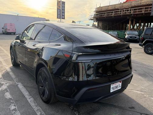 2026 Tesla Model Y Premium Rear-Wheel Drive