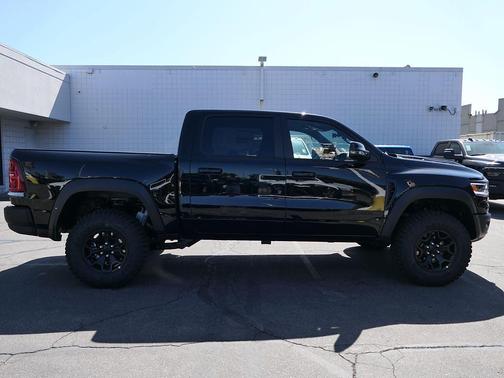 Diamond Black Crystal Pearlcoat 2026 RAM 1500 RHO Crew Cab 4x4 5'7' Box