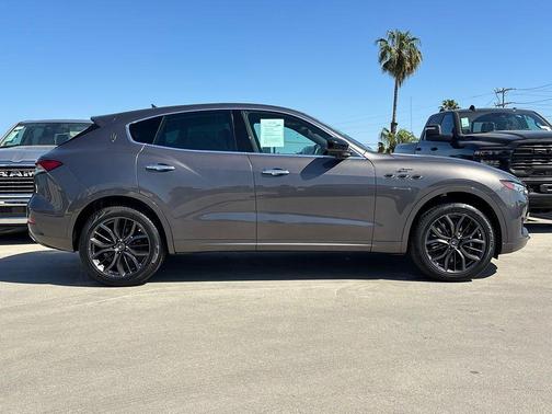 Grigio Maratea 2024 Maserati Levante GT Ultima