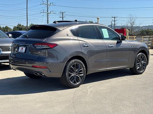 Grigio Maratea 2024 Maserati Levante GT Ultima