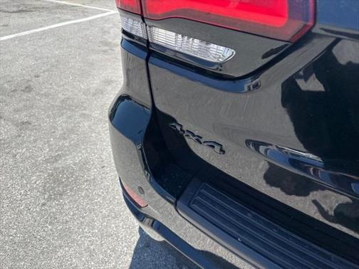 2022 Jeep Grand Cherokee Laredo