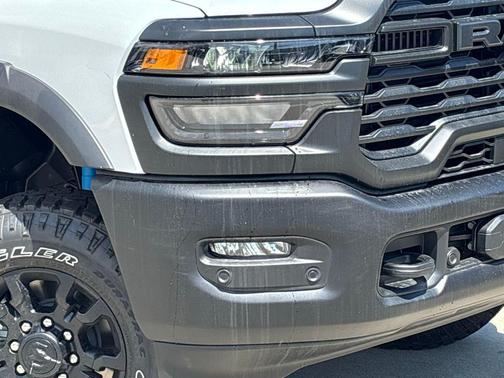 Bright White Clearcoat 2026 RAM 2500 Tradesman Crew Cab 4x4 6'4' Box