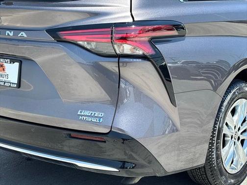 2021 Toyota Sienna Limited 7-Passenger