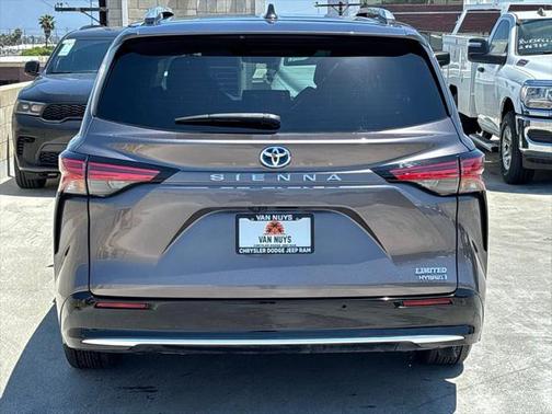 2021 Toyota Sienna Limited 7-Passenger