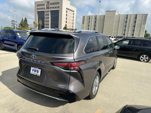 2021 Toyota Sienna Limited 7-Passenger