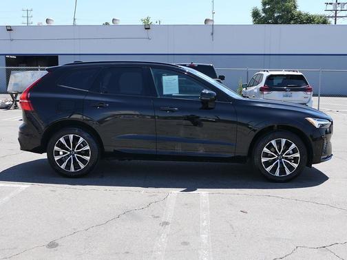 Onyx Black Metallic 2025 Volvo XC60 B5 Plus
