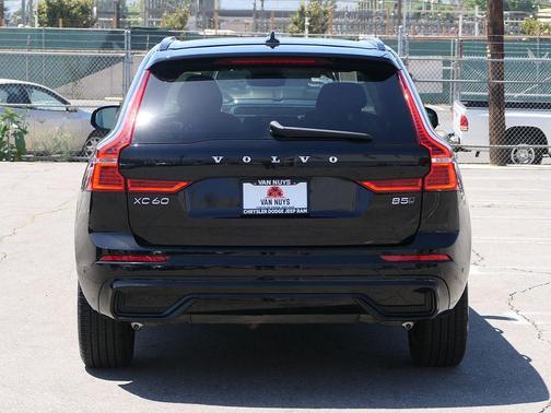 Onyx Black Metallic 2025 Volvo XC60 B5 Plus