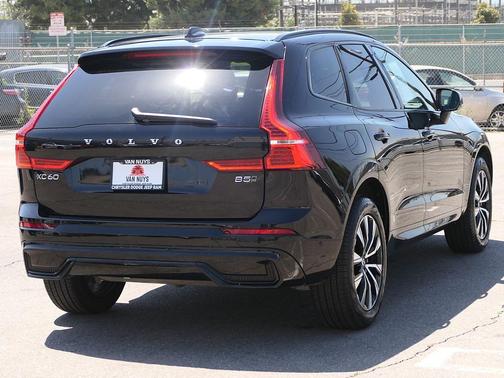 Onyx Black Metallic 2025 Volvo XC60 B5 Plus