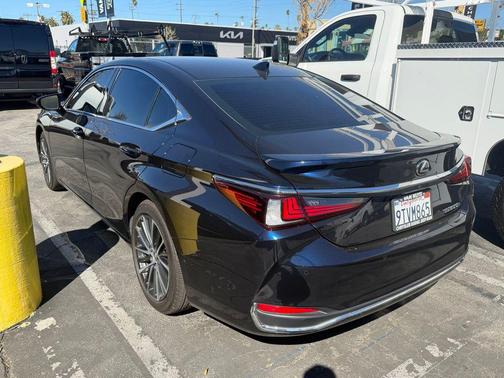 2025 Lexus ES 300h Base