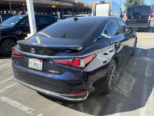 2025 Lexus ES 300h Base