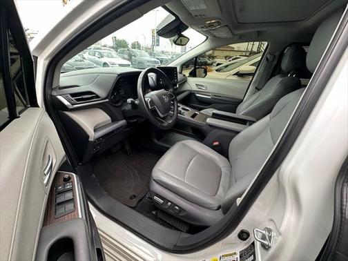 2021 Toyota Sienna XLE 8 Passenger