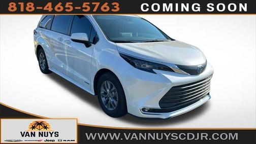 2021 Toyota Sienna XLE 8 Passenger