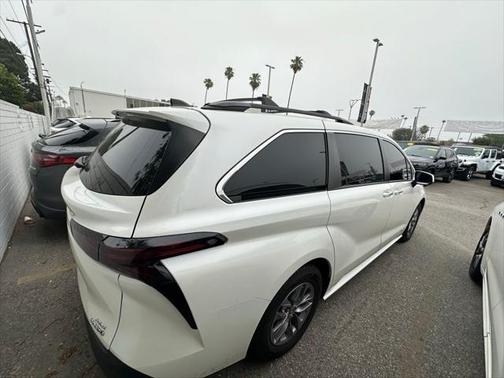 2021 Toyota Sienna XLE 8 Passenger