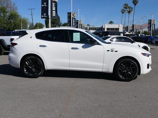 Bianco 2024 Maserati Levante GT Ultima
