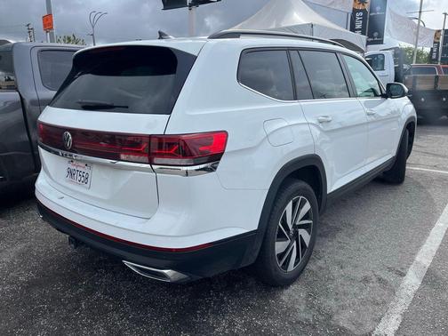 2025 Volkswagen Atlas 2.0T SE w/Technology