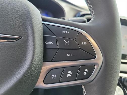 2025 Chrysler Voyager LX