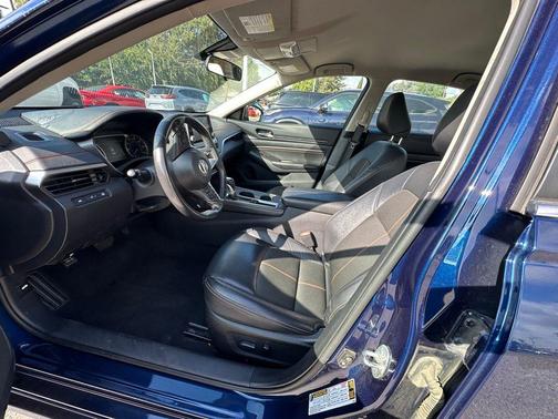 2022 Nissan Altima SR FWD