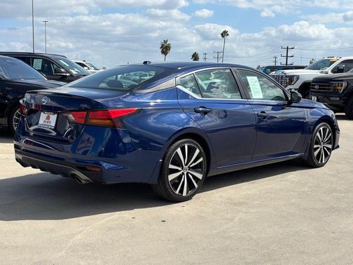 2022 Nissan Altima SR FWD