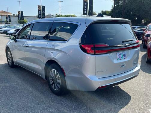 2024 Chrysler Pacifica Hybrid Select