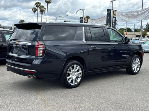 Ash 2023 Chevrolet Suburban 4WD High Country