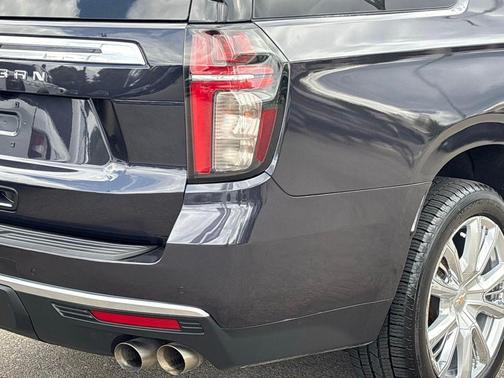 Ash 2023 Chevrolet Suburban 4WD High Country