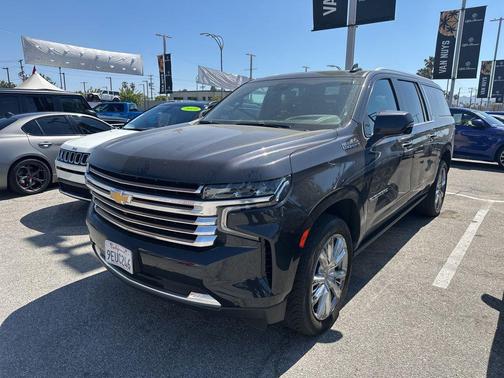 Dark Ash Metallic 2023 Chevrolet Suburban 4WD High Country