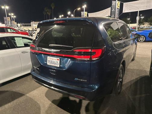 2023 Chrysler Pacifica Hybrid Touring L