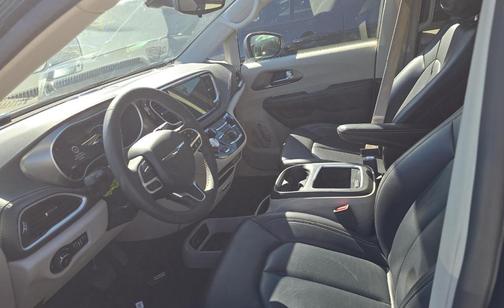 2023 Chrysler Pacifica Hybrid Touring L