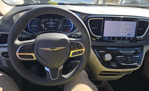 2023 Chrysler Pacifica Hybrid Touring L