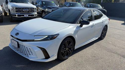 Wind Chill Pearl/Midnight Black Metallic 2025 Toyota Camry XSE