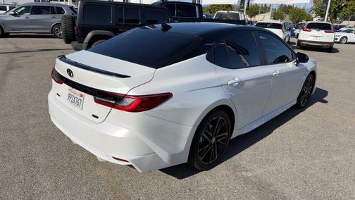 Wind Chill Pearl/Midnight Black Metallic 2025 Toyota Camry XSE