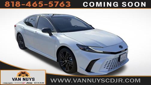 Wind Chill Pearl/Midnight Black Metallic 2025 Toyota Camry XSE