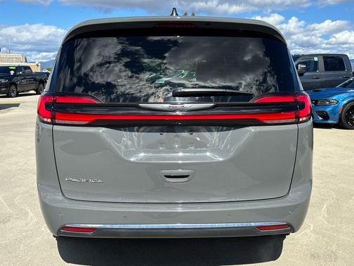 2025 Chrysler Pacifica L