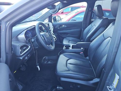 2025 Chrysler Pacifica L