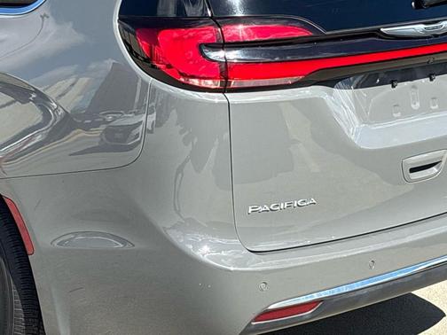 2025 Chrysler Pacifica L