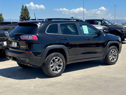 2022 Jeep Cherokee Trailhawk