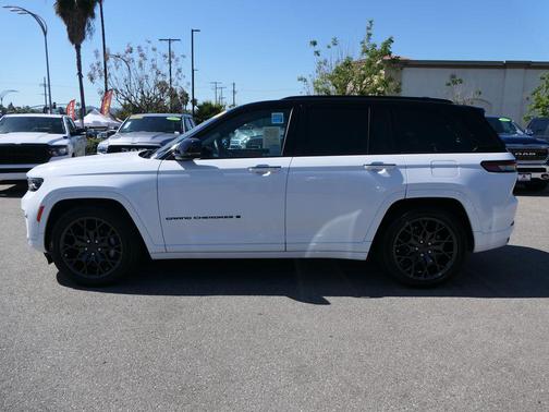 Bright White Clearcoat 2025 Jeep Grand Cherokee Summit