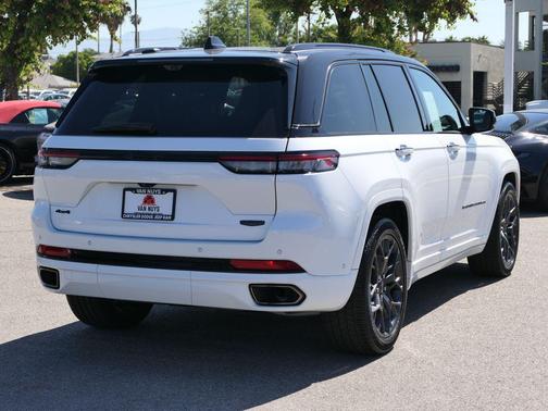 Bright White Clearcoat 2025 Jeep Grand Cherokee Summit