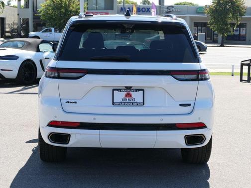 Bright White Clearcoat 2025 Jeep Grand Cherokee Summit
