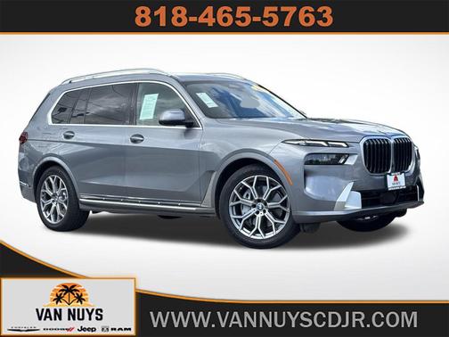 Gray Metallic 2024 BMW X7 xDrive40i