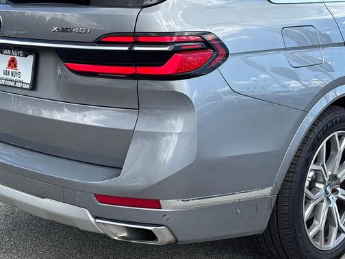 Gray Metallic 2024 BMW X7 xDrive40i